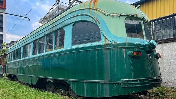 Historische Straßenbahn im Depot der städtischen Verkehrsbetriebe in Sarajevo