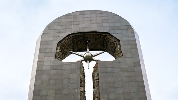 "Stärker als der Tod"-Denkmal für Atomtestopfer in Semey, Kasachstan