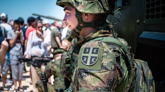 Soldaten in Uniform in Serbien