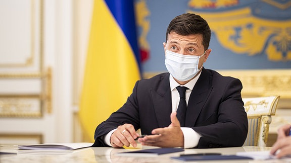 Wolodymyr Selenskyj, Präsident der Ukraine, aufgenommen mit Mundschutz in Kiew, 24.08.2020. 