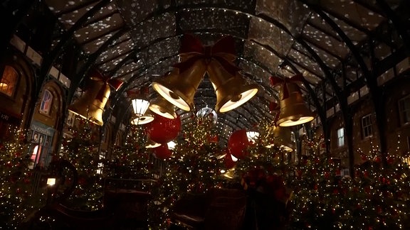 Weihnachtsschmuck und Lichter im Covent Garden