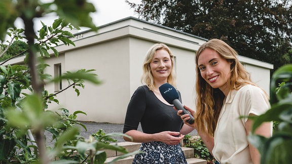 Stephanie Hock (li.) und Sophie Hartmann im Haus Am Horn