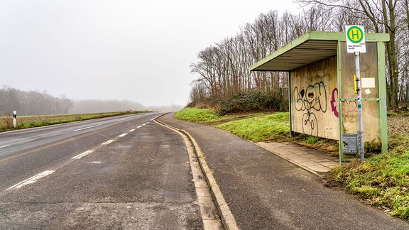 Bushaltestelle leer, bei Unterwestrich