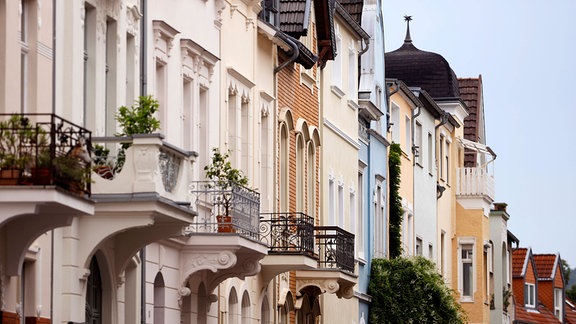 Gepflegte Altbau-Reihenhäuser in der Bonner Altstadt.