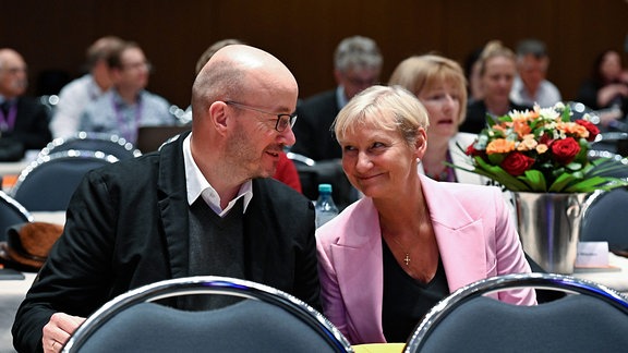 Bischöfin Kirsten Fehrs mit Landesbischof Tobias Bilz