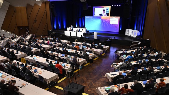 Plenum der Deligierten der 5. Tagung der 13. Synode der Evangelischen Kirche in Deutschland (EKD) in Würzburg