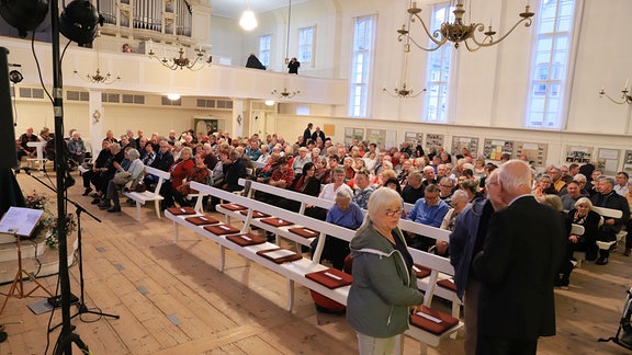 Innenansicht der Kirche in Neudietendorf