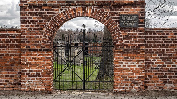 Eingangstor zum Jüdischen Friedhof, Grüne Straße in Zerbst