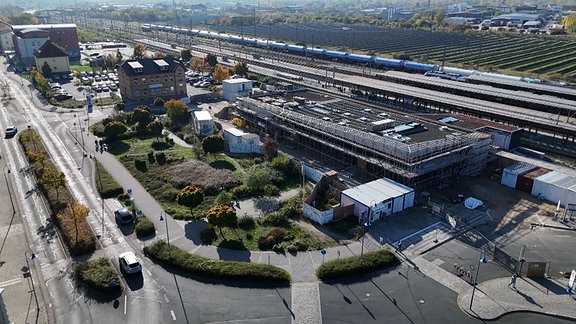 Der neue Bahnhofsbau von Bitterfeld aus der Vogelperspektive