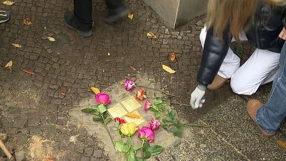 Neu verlegte Stolpersteine erinnern an die Geschicht von Paul, Hertha und Marion Beate Marcus