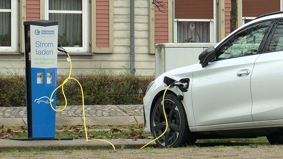 E-Auto an der Ladesäule