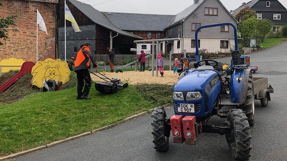 Von den großen Burglemnitzern für die kleinen: der Spielplatz entstand in Eigenleistung in einer Baulücke.