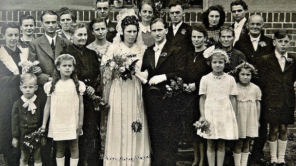 Hochzeit 1949 in Harzgerode – Glücksmomente im schweren Alltag.