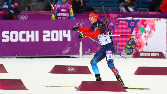 Biathlet Jewgeni Ustjugow (Russ) in Sotschi, 2014, auf der 10 KM Sprintstrecke.