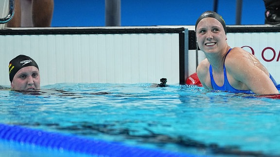 Drittplatzierte Isabel Gose (r) und Leonie Märtens aus Deutschland reagieren nach dem Finale.