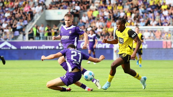 Maxim Burghardt ( 21, Aue), Anthony Barylla (23, Aue), Jamie Bynoe-Gittens ( 43, Dortmund)