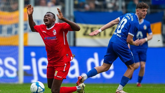 Alexander Prokopenko (Jena) gegen Obed Ugondu (Erfurt)