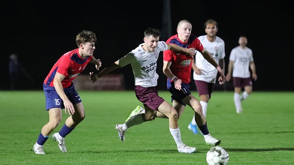 v.l.n.r. Sören Acker ( FC Eilenburg), Tobias Stockinger (BFC Dynamo) und Niklas Borcke (FC Eilenburg)