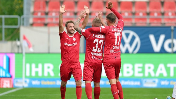 Tor für Zwickau, Torjubel nach dem 3:1, Torschütze Marc-Philipp Zimmermann (33, Zwickau).