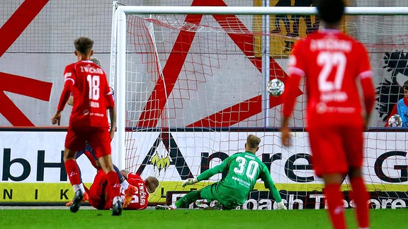 Zwickaus Marc-Philipp Zimmermann trifft zum 1:0