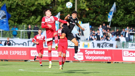 Bild: v.li.: Mats Facklam Greifswalder FC vs. Anton Rücker Chemnitzer FC