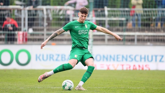 Fußballspieler Paul Horschig (39, BSG Chemie Leipzig)