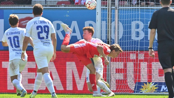 Joe-Joe Richardson (HFC, 10) bei seinem Tor zum 2:0