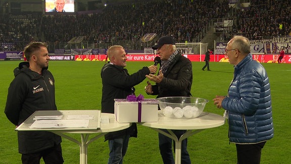 Eduard Geyer - Auslosung des U14 Hallenturniers des FC Erzgebirge Aue