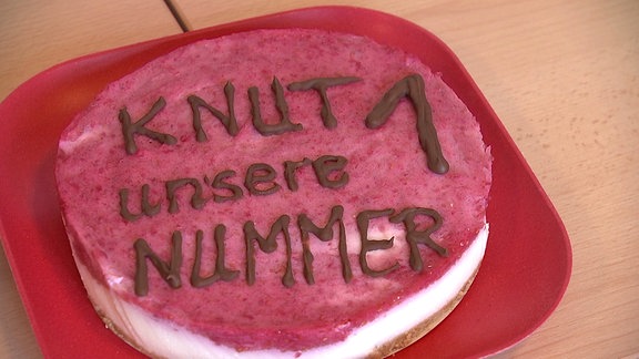 Torte mit der Aufschrift: Knut unsere Nummer 1