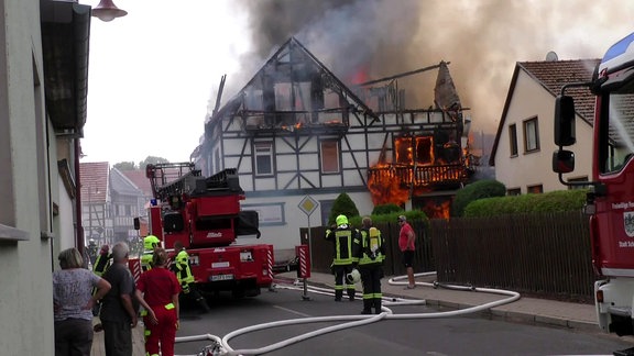 brennender Vierseit-Hof