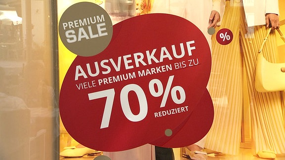 Schaufenster mit Schild Ausverkauf 