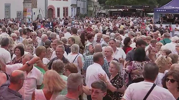 Arnstadt, Menschen tanzen