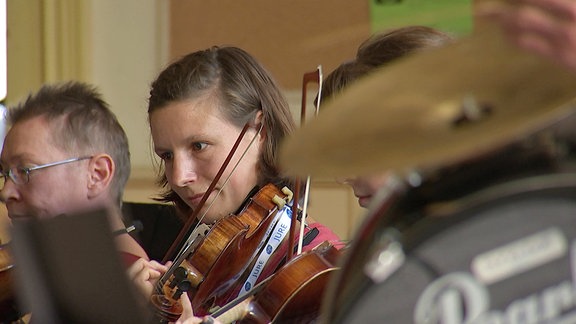 'Geigerin im Klezmerorchester