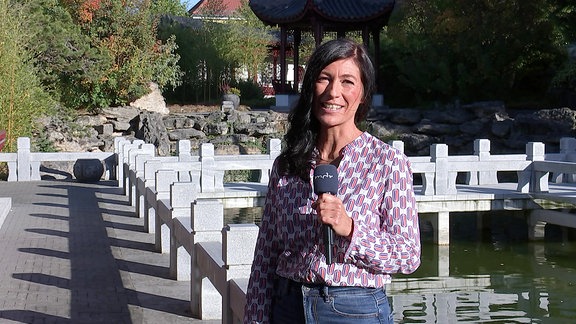 Wetterreporterin Claudia Hauboldt im chinesischen Garten