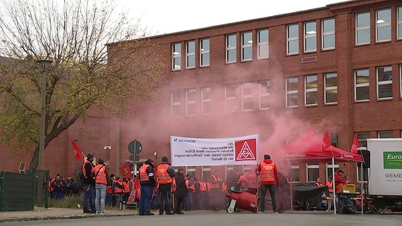 Warnstreik bei  Schuler-Pressen