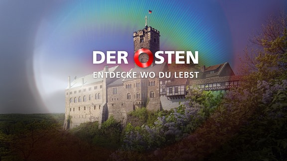 Sendungslogo Der Osten - Entdecke wo Du lebst - vor eeinem Foto der Wartburg bei Eisennach