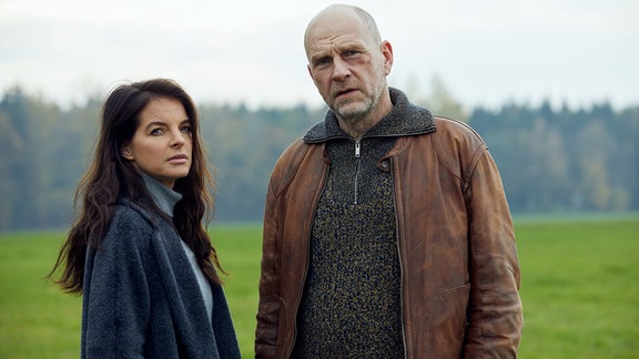 Wolfsland "Das schwarze Herz" - Die Kommissare Viola Delbrück (Yvonne Catterfeld) und Burkhard "Butsch" Schulz (Götz Schubert).