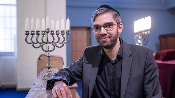 Alexander Nachama in der Synagoge in Erfurt