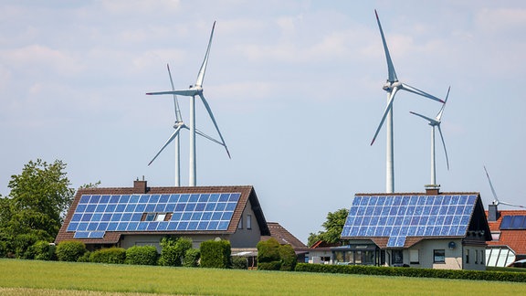 Windpark an der Ortschaft Lichtenau.