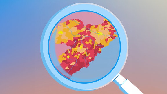 Illustration: Eine Lupe die einen Umriss der Landkarte des Bundeslandes Sachsen zeigt. Das Land erscheint in verschiedenen Rottönen gefleckt.