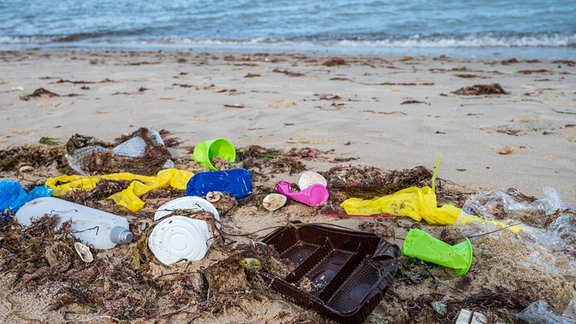 Plastikmüll am Strand