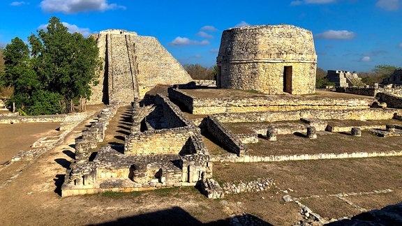 Rund- und K'uk'ulkan-Tempel in Mayapan