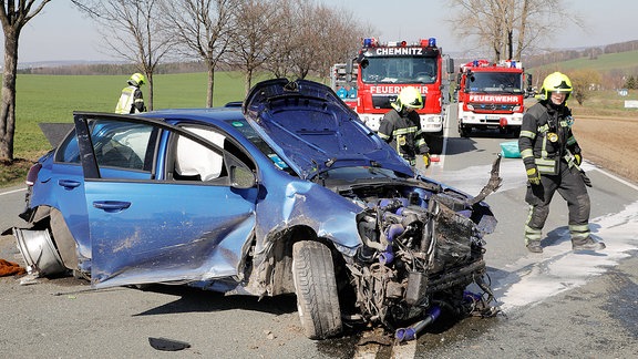 Verkehrsunfall mit einem PKW auf einer Bundesstraße