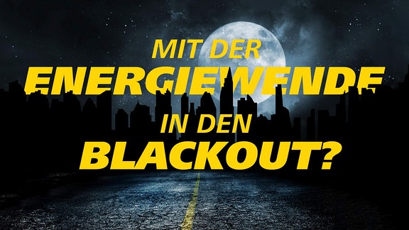 Nächtliche, von einem Vollmond beschienene Skyline. Die Hochhäuser sind wie bei einem Stromausfall völlig unbeleuchtet. Schrift: Mit der Energiewende in den Blackout?