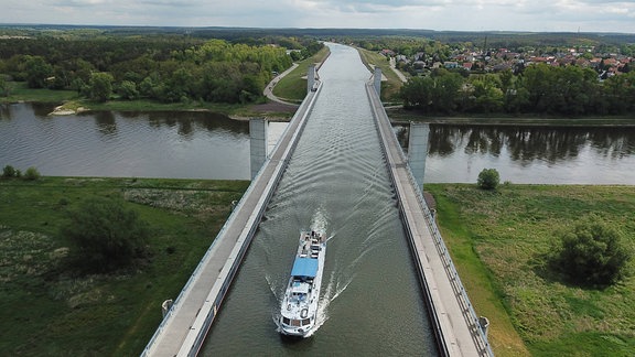 Mittellandkanal beim Ortsteil Hohenwarthe der Gemeinde Möser nahe Magdeburg.