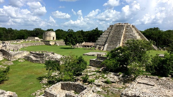 Zentral-Mayapan Zentral-Mayapan mit den K'uk'ulkan- und Rundtempeln